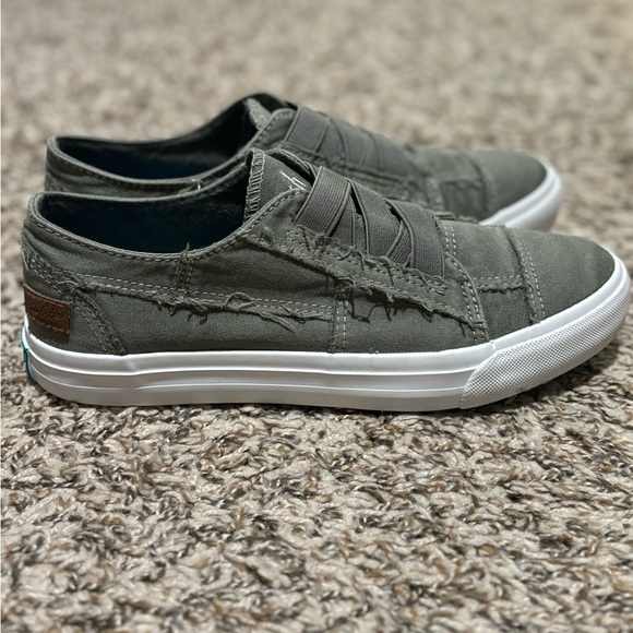 Blowfish Shoes - Blowfish Malibu slip on tennis shoes women’s size 8